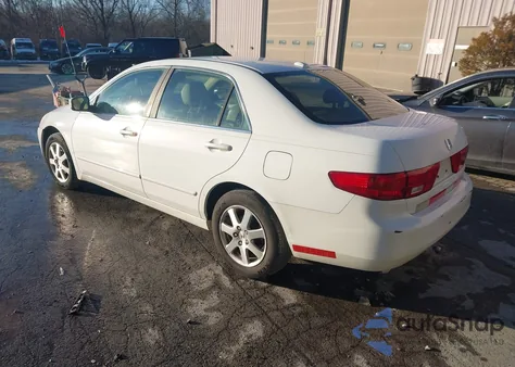 2005 Honda Accord 3.0 Ex z USA, uszkodzony, nr VIN 1HGCM66535A007163
